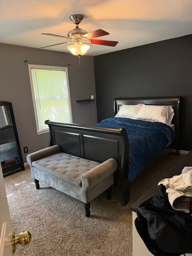 Foto del edificio - 1657 Ashwood Ln