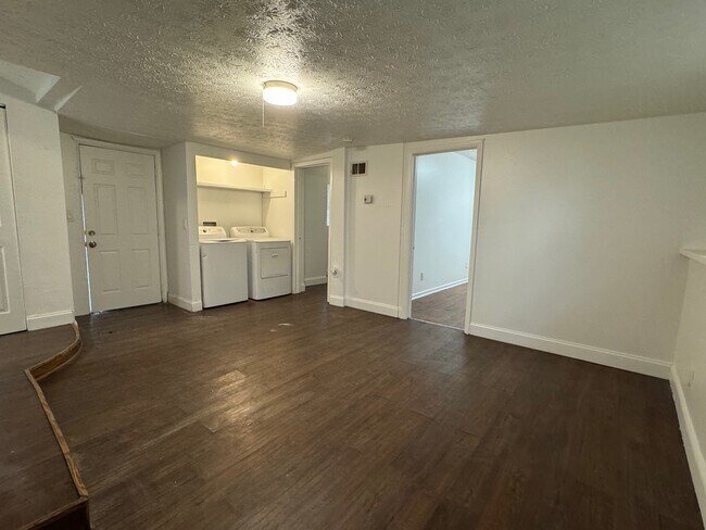 Foto del edificio - 3237 Myra St