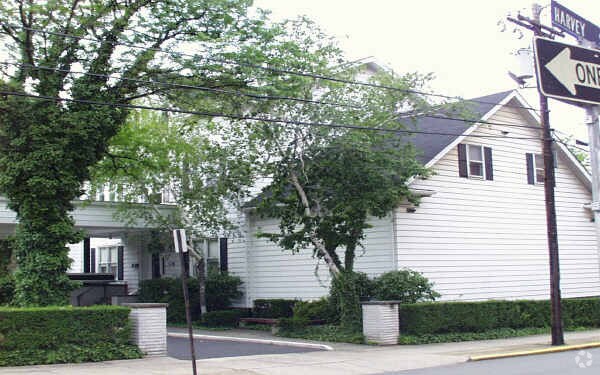 Primary Photo - Sunrise Apartments