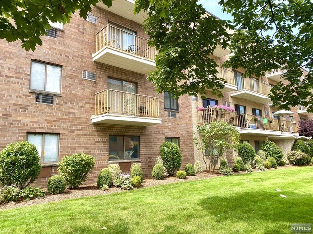 Foto principal - 245 Anderson St