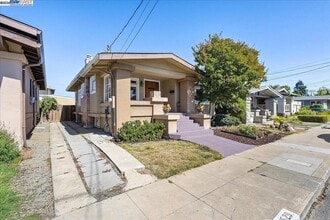 Building Photo - 2529 Noble Ave