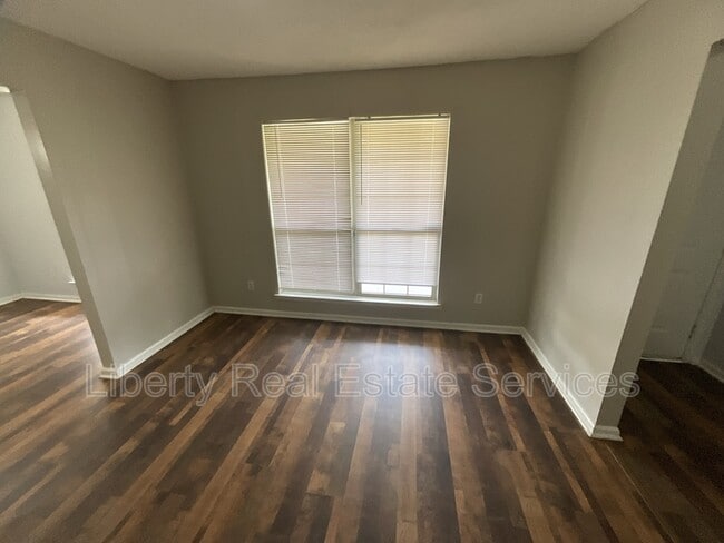 Building Photo - 1635 Latham Ct