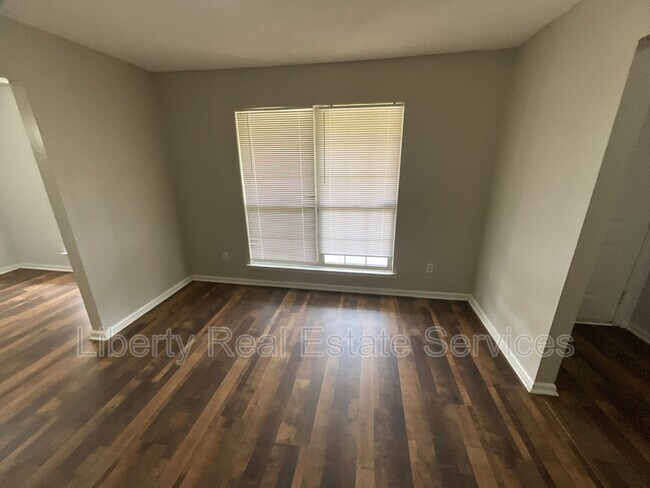 Foto del edificio - 1635 Latham Ct