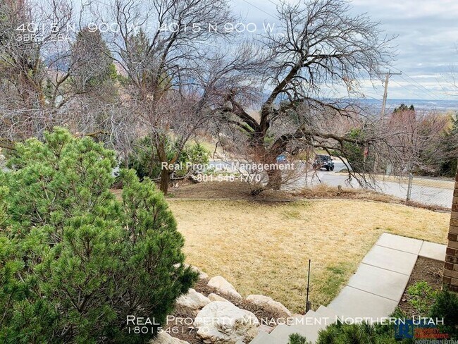 Building Photo - 3 Bedroom 2 Bath, basement home.