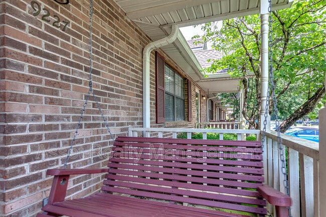 Building Photo - 9227 Shady Bend Ln