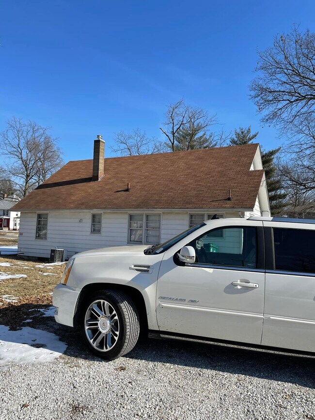 418 N JOHNSON ST., MACOMB IL 61455, PARKING - 418 N Johnson St