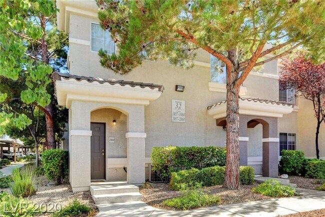 Foto del edificio - Gorgeous 2bedoom condo ready for immediate...