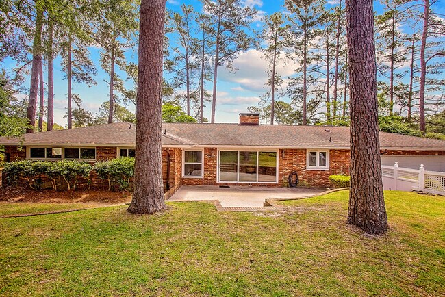 Foto del edificio - Expansive Executive Home In Vanstory Hills