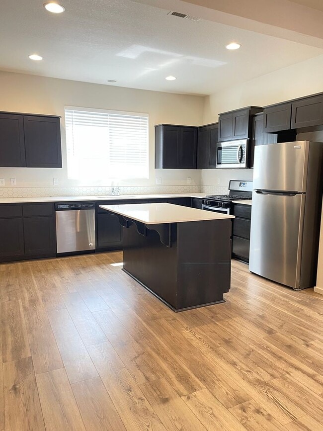 Foto del edificio - 4-Bedroom Home in Bethany!