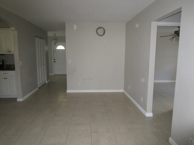 Foto del edificio - 277 Sandpiper Ave