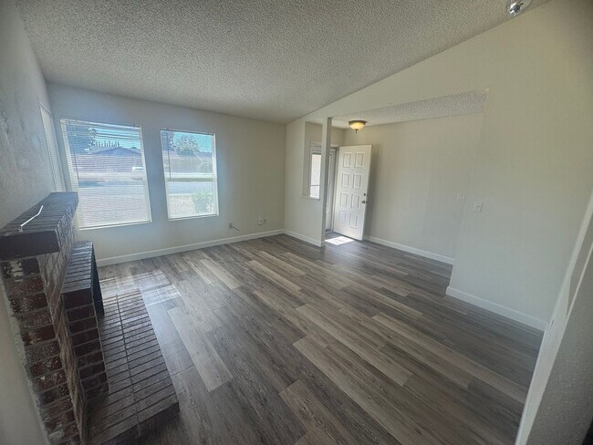 Foto del edificio - 7955 Deer Lake Dr