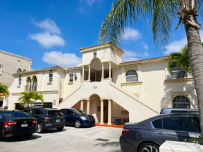 Building Photo - 131 Antiquera Ave