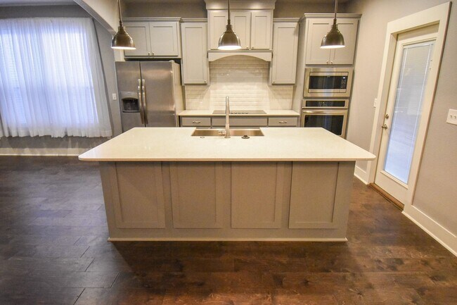 Foto del edificio - Stunning 3 Bedroom, 2.5 Bathroom Home in F...