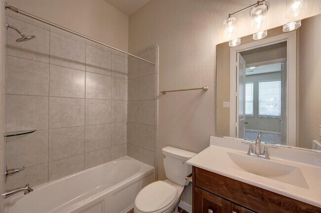 Foto del edificio - 4227 Maple Glen Dr