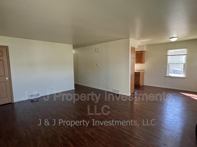 Building Photo - 515 Lakewood Terrace