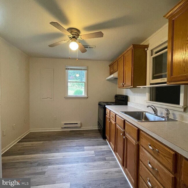 Foto del edificio - 6295 Parkers Wharf Rd