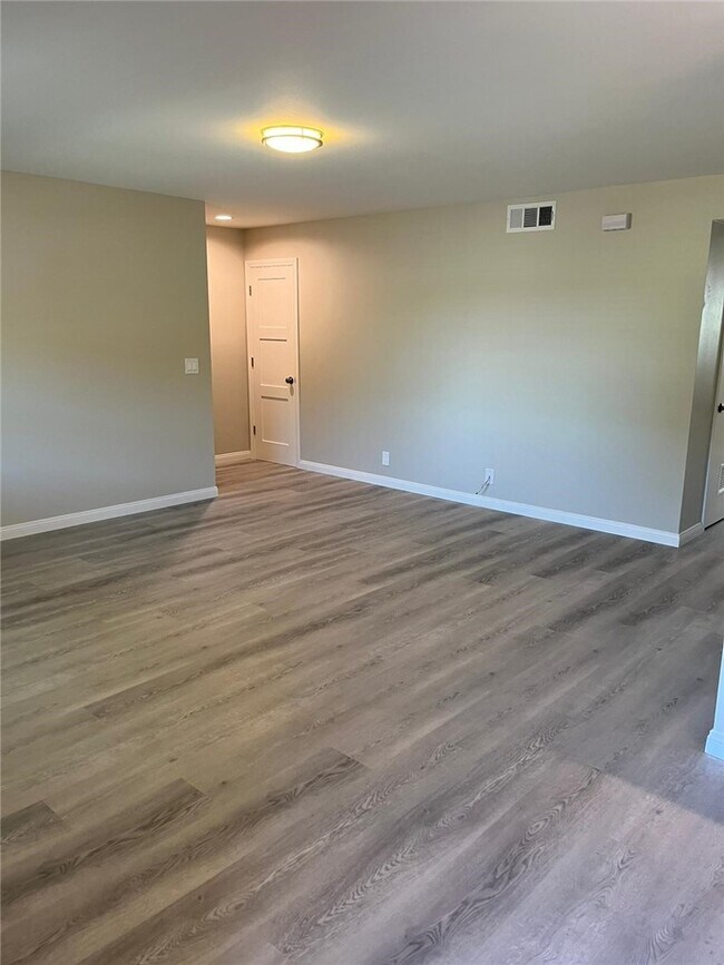 Foto del edificio - 1214 Huntington Dr