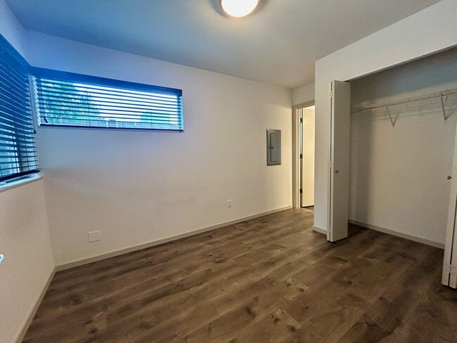 Building Photo - East Queen Anne Townhouse