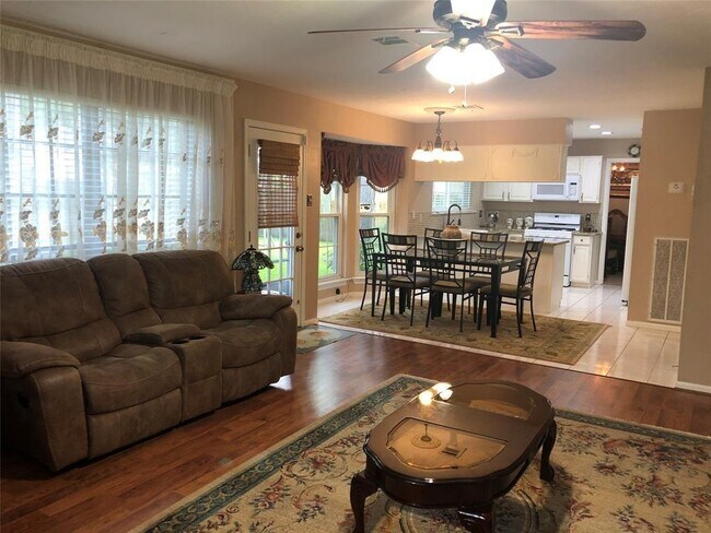 Foto del edificio - 806 Island Meadow Ct