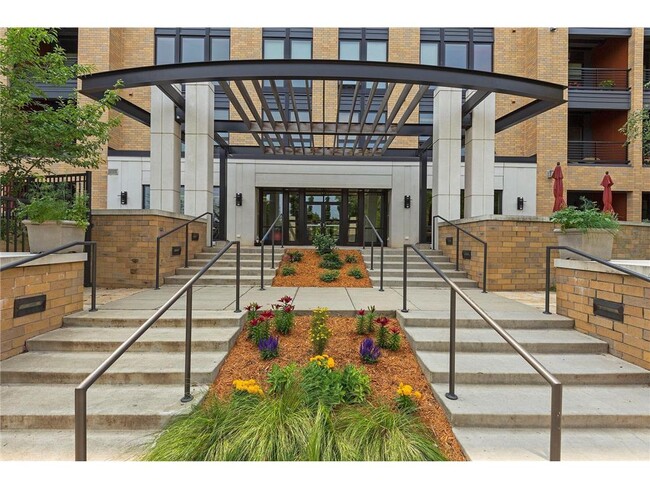 Foto del edificio - 4730 Park Commons Dr