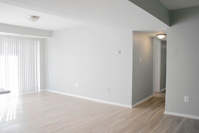 Building Photo - Newly Renovated condo in New Carrollton, M...