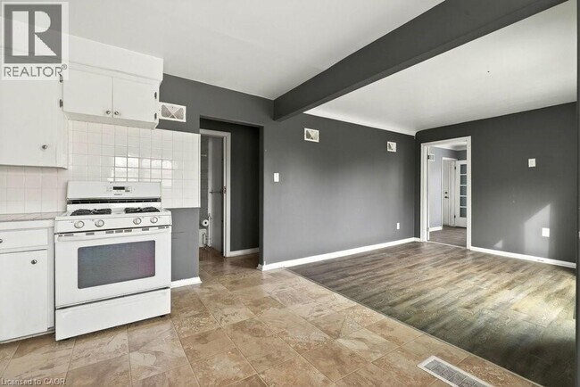 Photo du bâtiment - 66 Queen St S