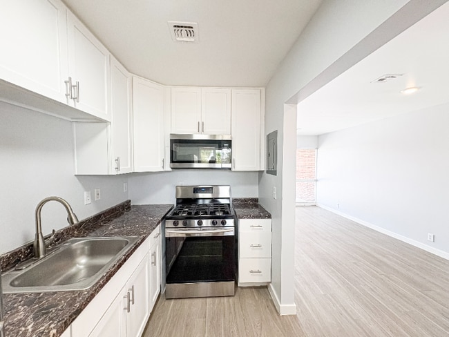 Building Photo - 301 W Turney Ave