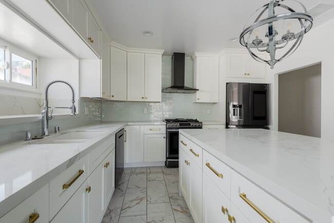 Foto del edificio - 1038 N Crescent Heights Blvd