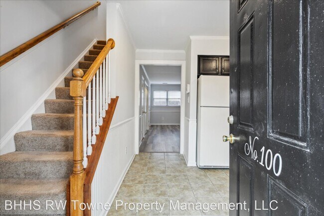 Building Photo - 2 br, 1.5 bath House - 100 Haverstraw Court