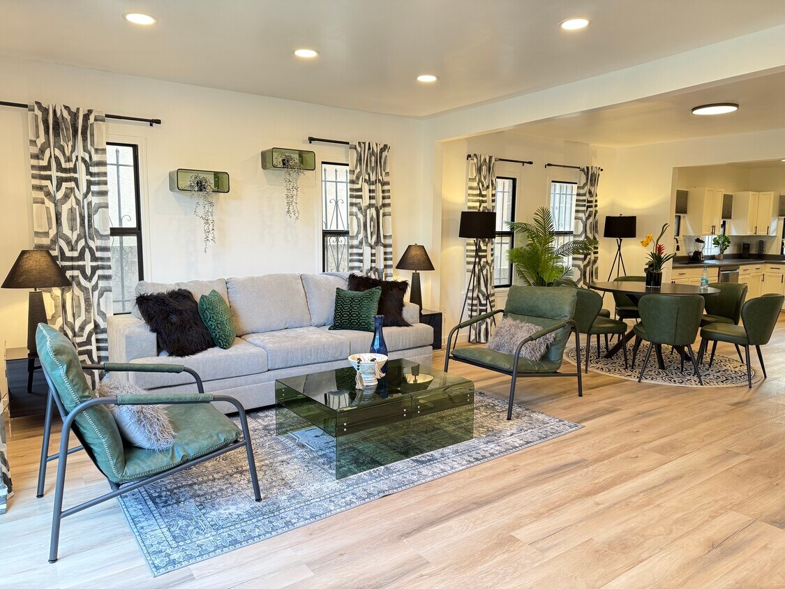 Foto principal - 1235 S Longwood Ave