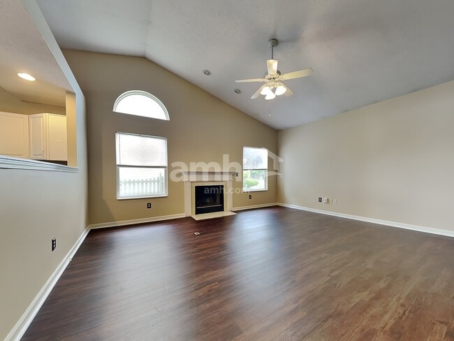 Building Photo - 3201 Creekshore Dr