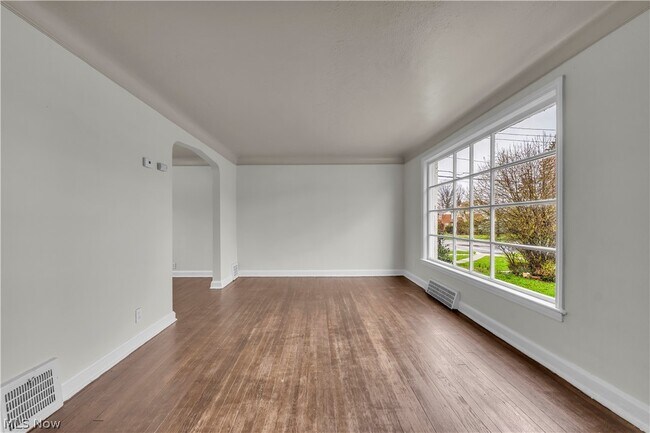 Foto del edificio - 21206 Hillgrove Ave