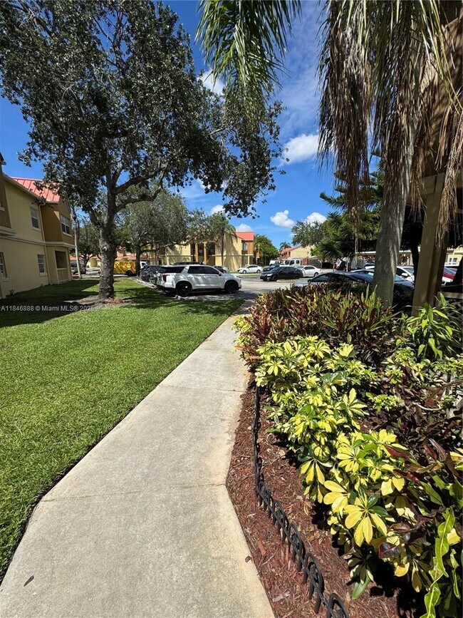 Foto del edificio - 18346 NW 68th Ave