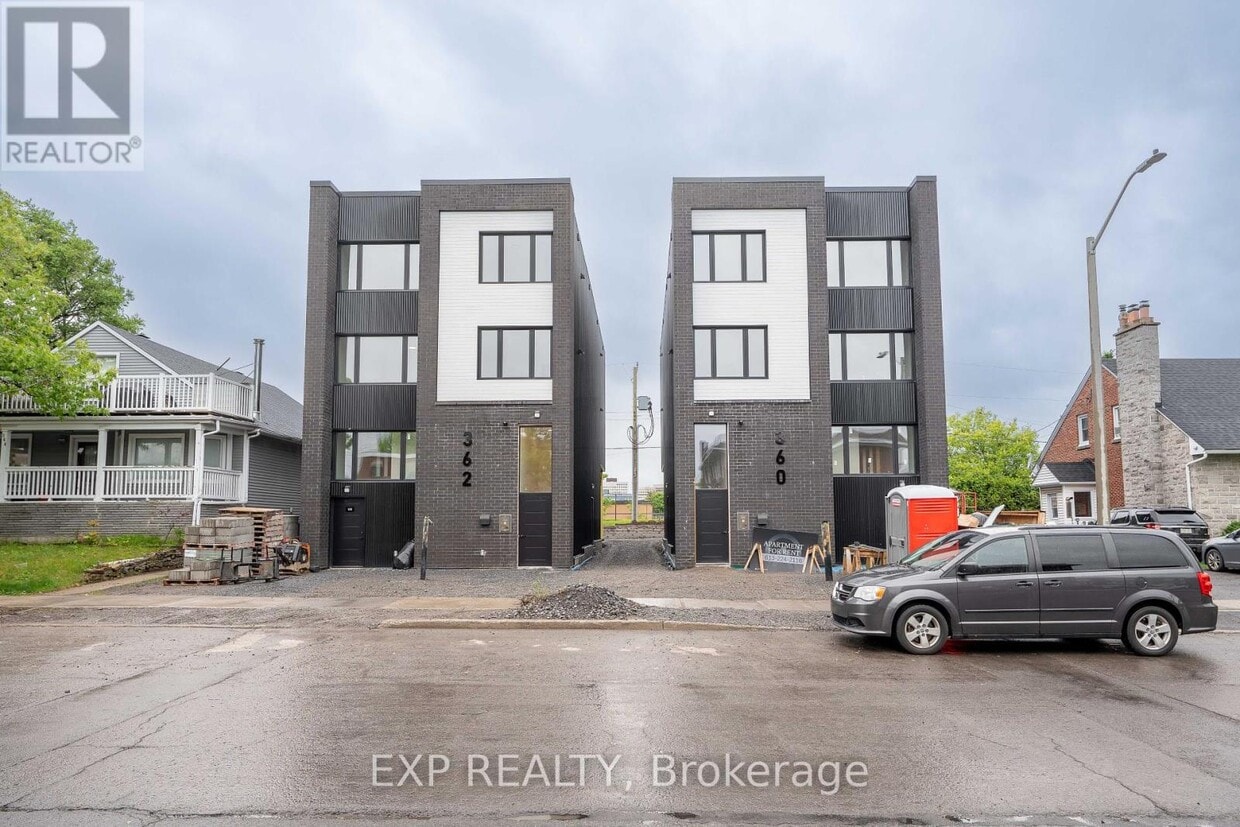 Primary Photo - 360-360 Lacasse Ave