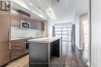 Building Photo - 460 Adelaide St E
