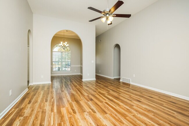 Foto del edificio - 8911 Oak Grove Blvd