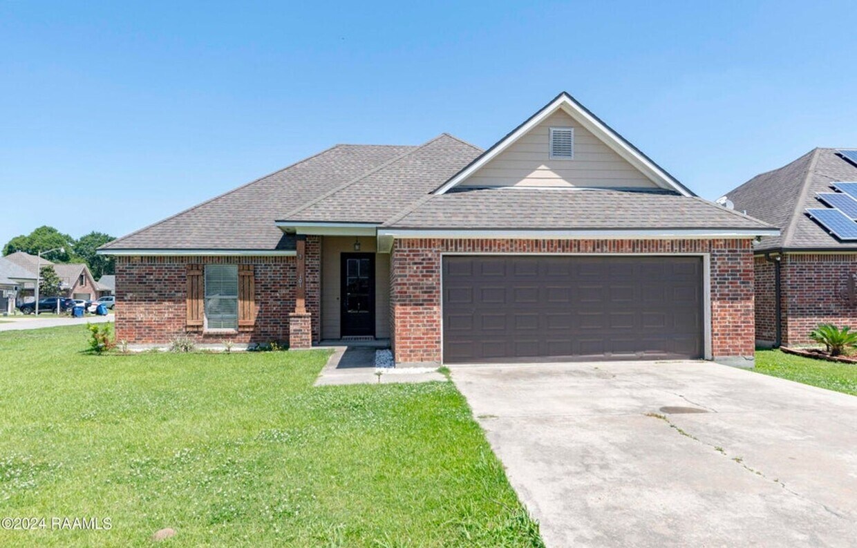Primary Photo - 3 bedroom, 2 bath home