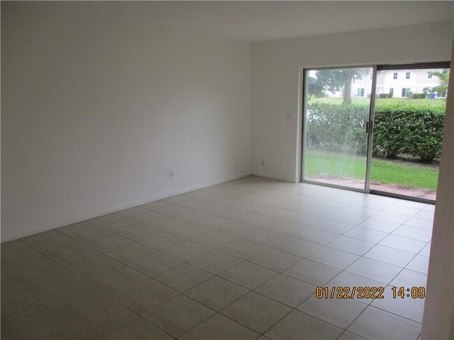 Building Photo - 9008 NW 38th Dr