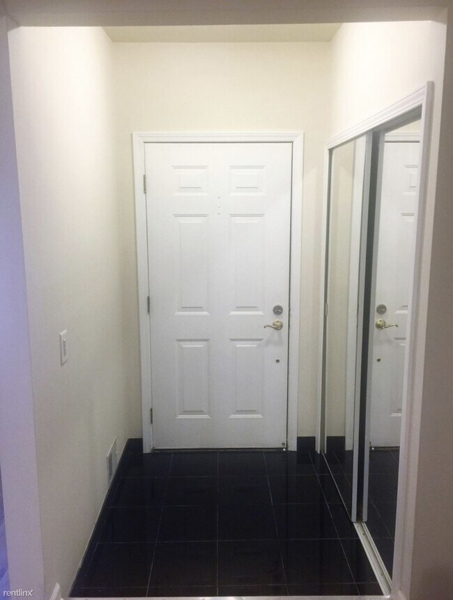 Building Photo - 2 br, 1.5 bath House - 433 Fox Hills Dr N