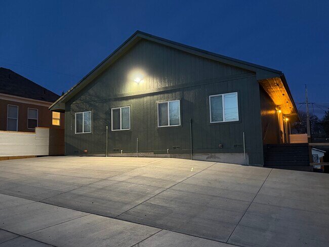 Foto del edificio - 1528 Wilford Ave