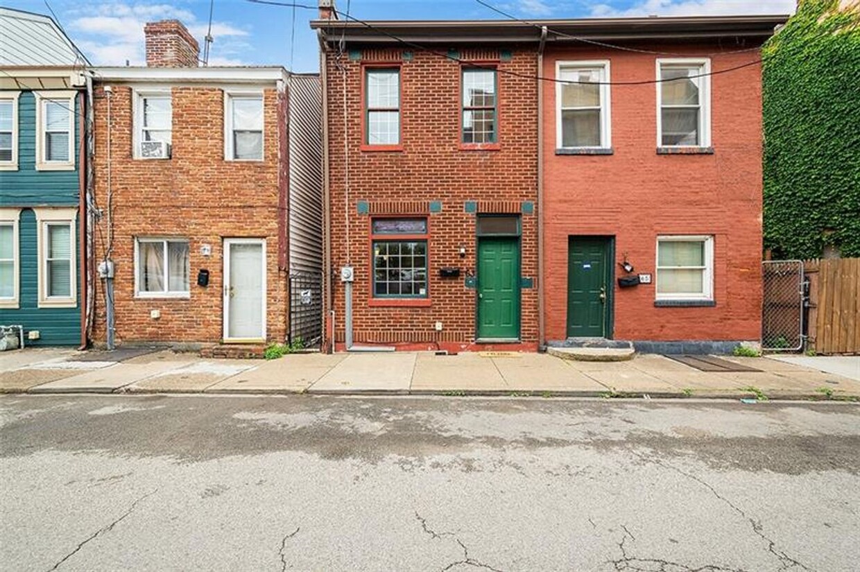 Primary Photo - Charming 3 bed, 1 bath, amazing location i...