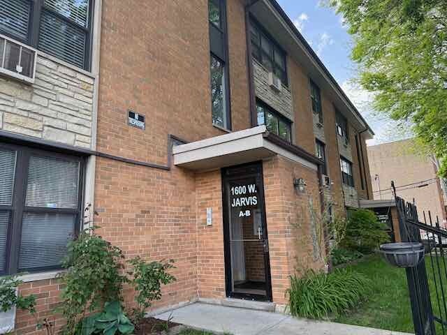 Foto principal - 1600 W Jarvis Ave