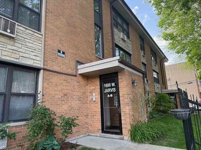 Primary Photo - 1600 W Jarvis Ave