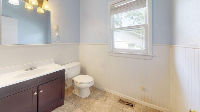 Building Photo - 1313 Vieux Dr