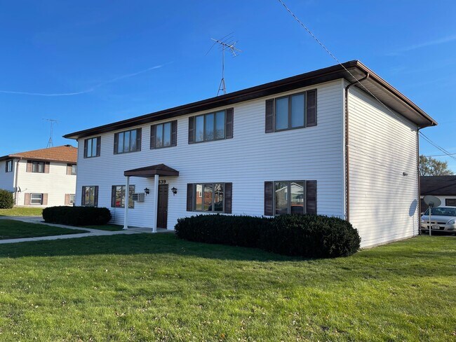 839 Illinois Avenue Oostburg, WI - 839 Illinois Ave