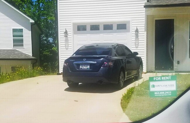 Photo - ???? Charming 3BR/2BA in the Heart of Travelers Rest – Minutes to Downtown, Swamp Rabbit Trail & ... Apartment