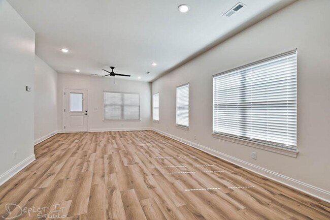 Foto del edificio - 2 Bed, 2 Bath Patio Homes located in Big C...