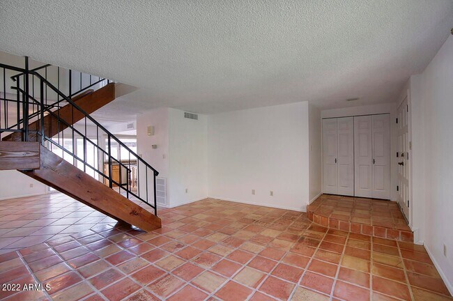 Foto del edificio - 1605 E Dunbar Dr