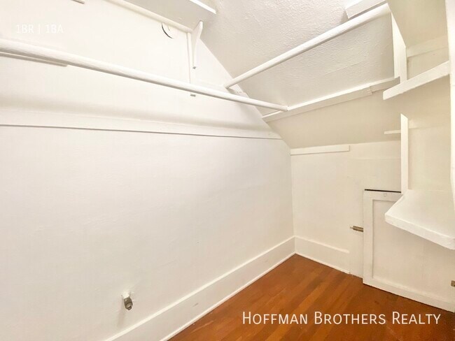 Building Photo - 520 Heliotrope Dr