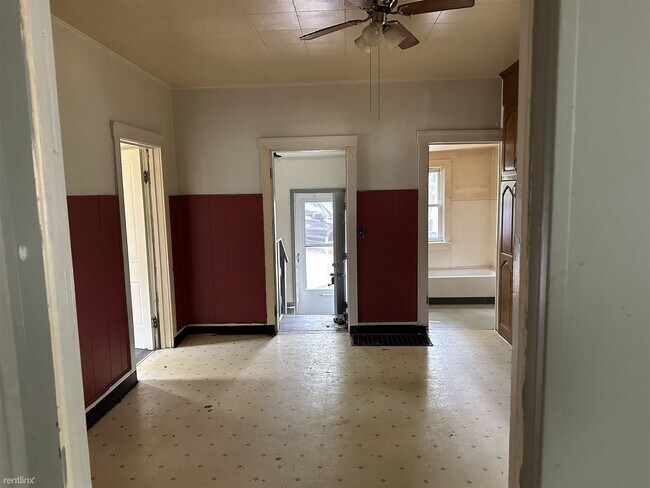 Building Photo - 3 br, 1 bath House - 1908 South Stanley St...